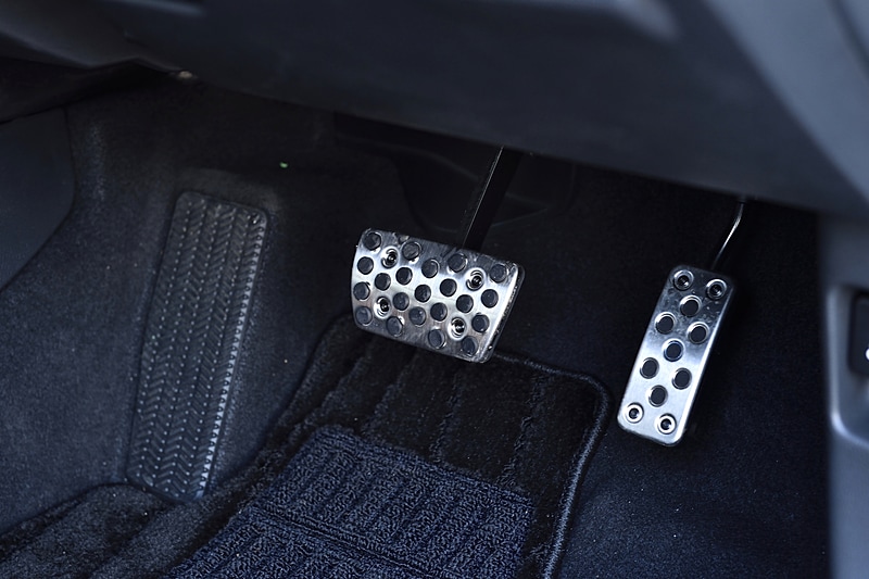 7速モードを備えるCVTのシフトセレクターとペダル