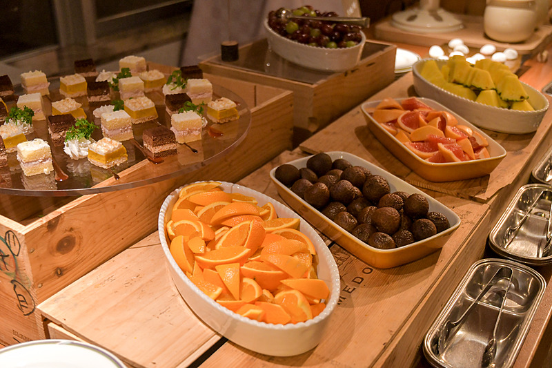 スイーツやフルーツもたくさん