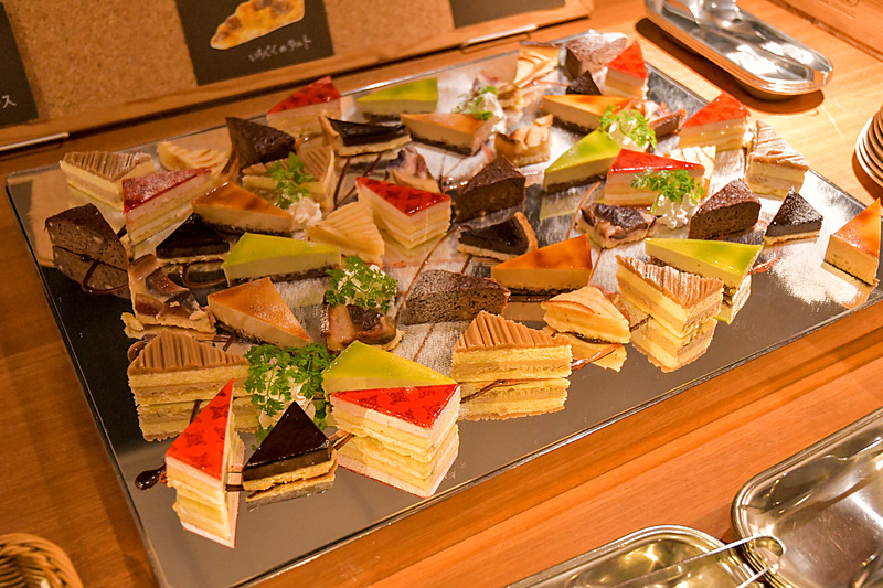 スイーツやフルーツもたくさん