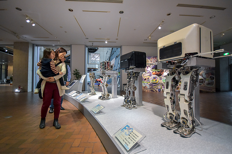クルマだけでなく、バイクやASIMO誕生に至るまでのロボット開発の歴史などについての展示もされている