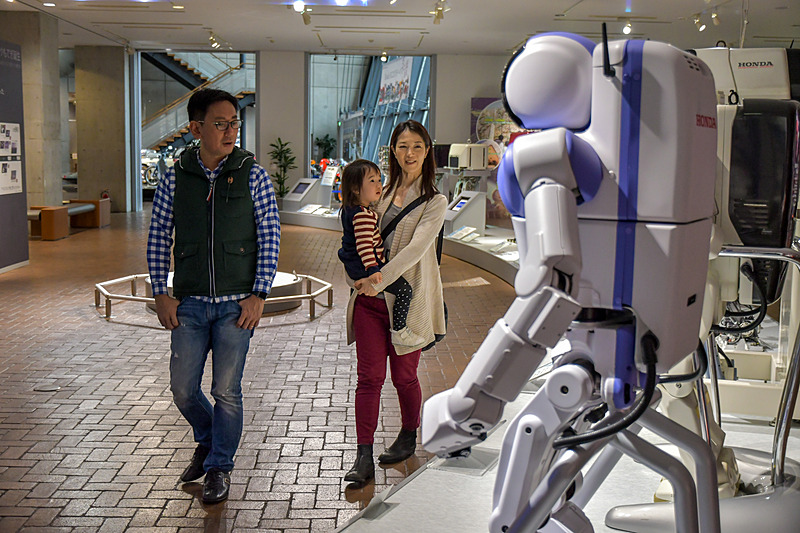 クルマだけでなく、バイクやASIMO誕生に至るまでのロボット開発の歴史などについての展示もされている