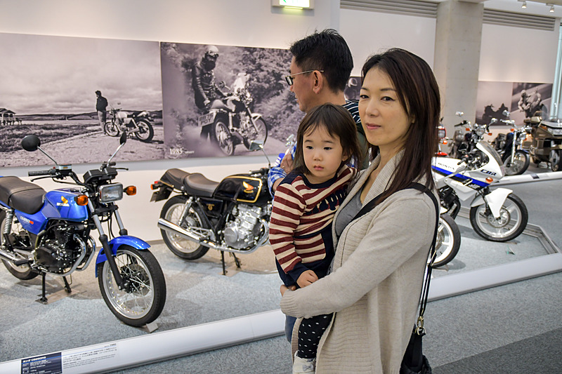 クルマだけでなく、バイクやASIMO誕生に至るまでのロボット開発の歴史などについての展示もされている