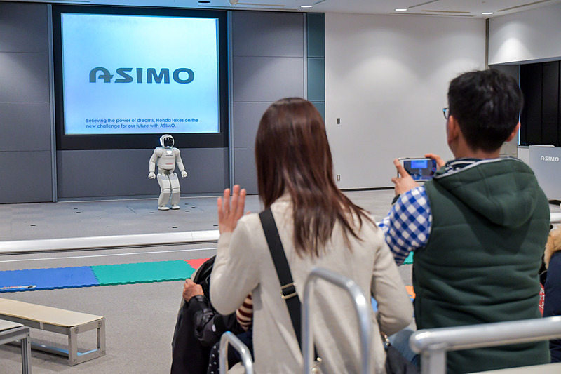 ASIMO登場