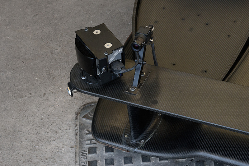 右前には、LiDARとカメラ