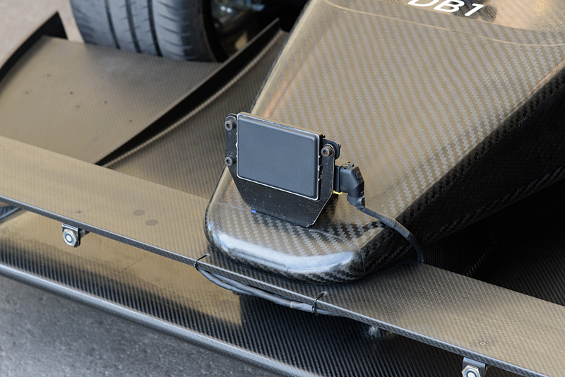 中央部にはレーダーが搭載されている