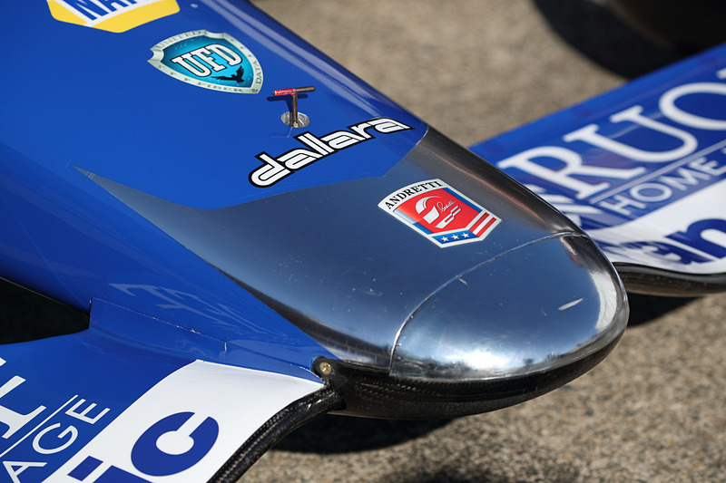 佐藤琢磨選手の凱旋走行に向けてオーバルコースのピットレーンで準備が進む