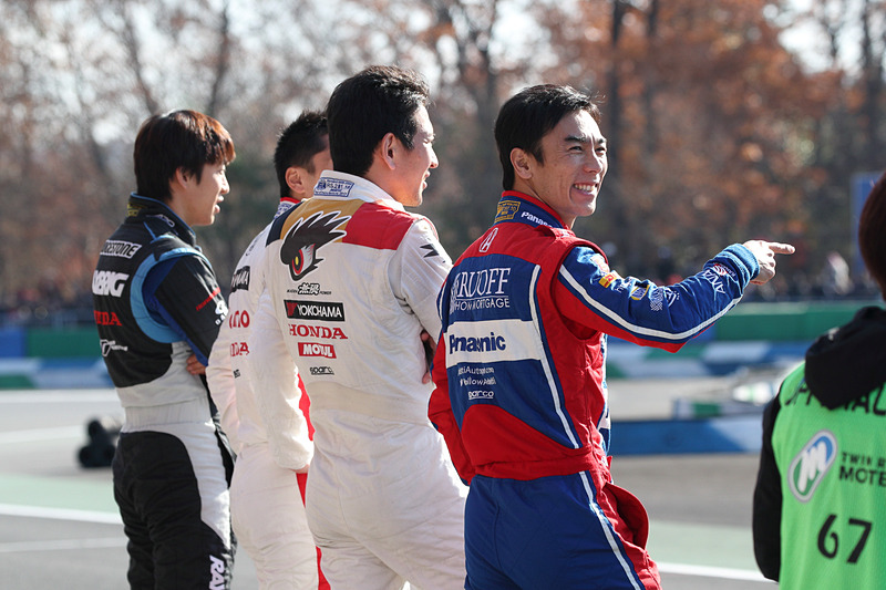 ホンダの八郷社長も同席して行なわれた「Honda Racing Dream Kart Cup」。バトン選手や佐藤琢磨選手、ストフェル・バンドーン選手など豪華な顔ぶれが参加