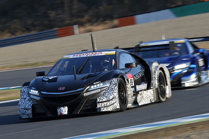 SUPER GT車両である「NSX-GT」の走行