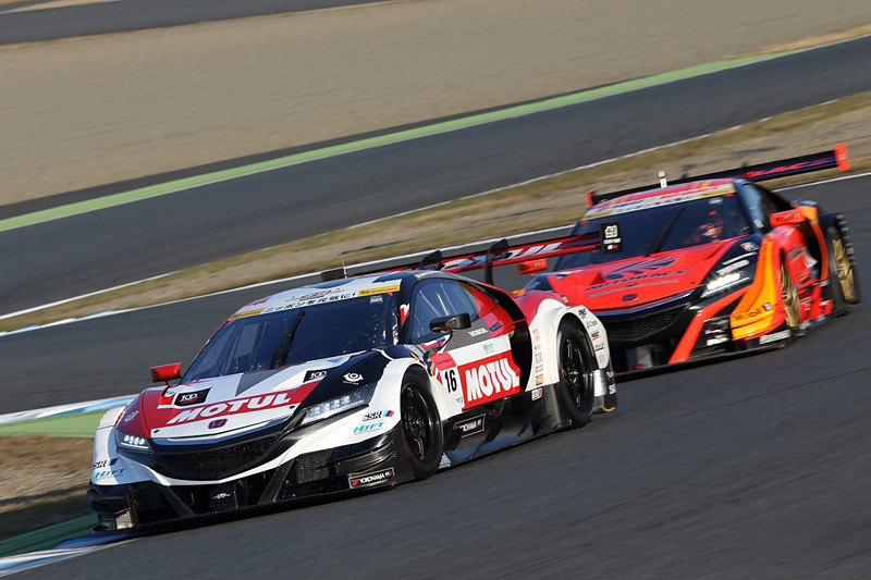 SUPER GT車両である「NSX-GT」の走行