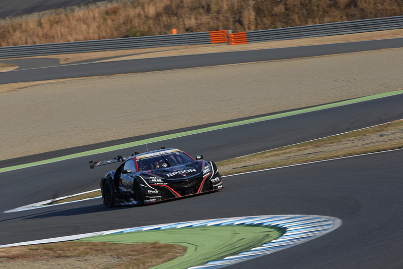 SUPER GT車両である「NSX-GT」の走行