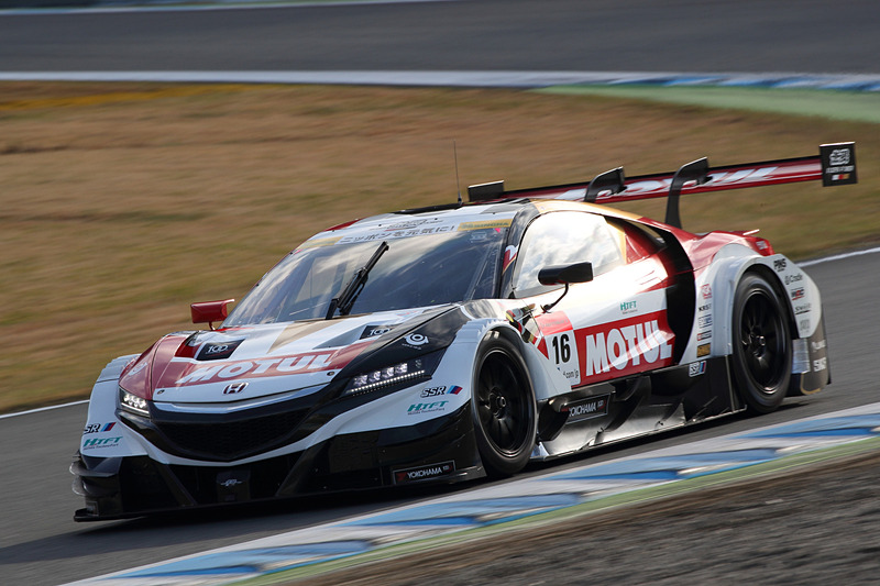 SUPER GT車両である「NSX-GT」の走行