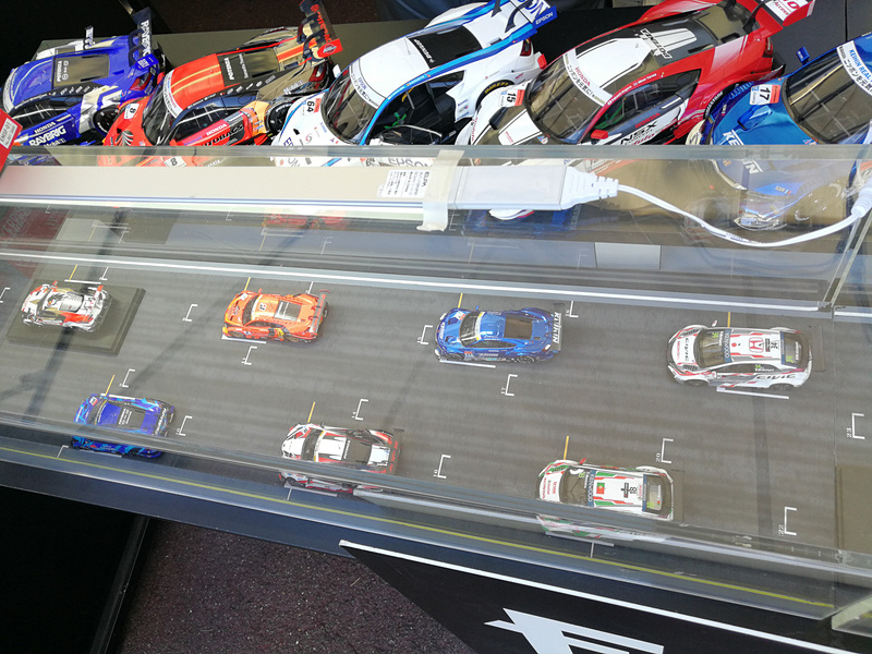 エブロブースではホンダ車のスケールモデルに加え、HondaJetのモデルプレーンも販売