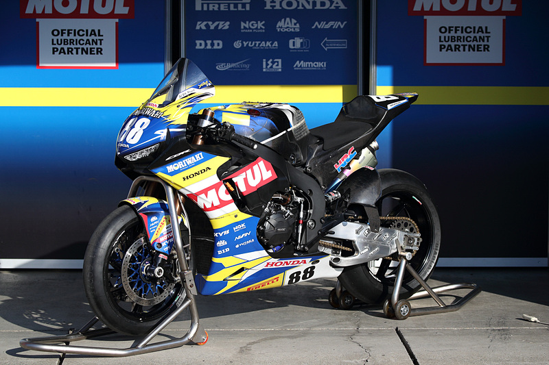 2輪と4輪の両方を手がけているホンダらしく、2輪マシンの展示やデモ走行も多数行なわれた