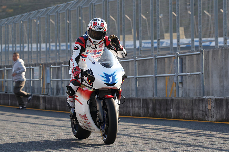 2輪と4輪の両方を手がけているホンダらしく、2輪マシンの展示やデモ走行も多数行なわれた