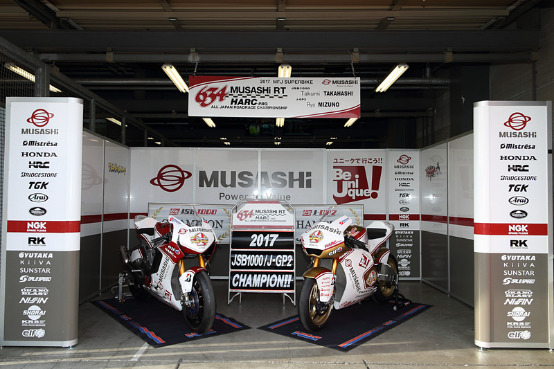 2輪と4輪の両方を手がけているホンダらしく、2輪マシンの展示やデモ走行も多数行なわれた