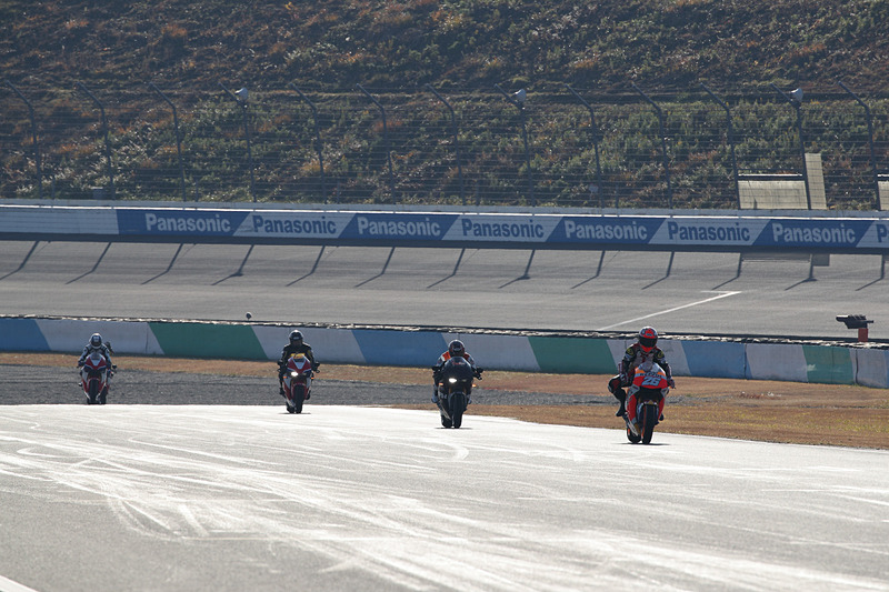 2輪と4輪の両方を手がけているホンダらしく、2輪マシンの展示やデモ走行も多数行なわれた