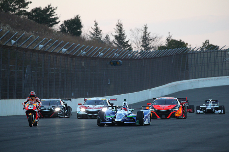 フィナーレに向けてパレードランが行なわれる