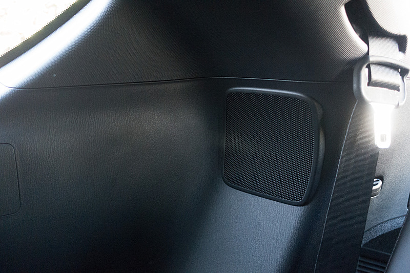 ラゲッジルーム用サイドトリムの60mm中高音域スピーカー