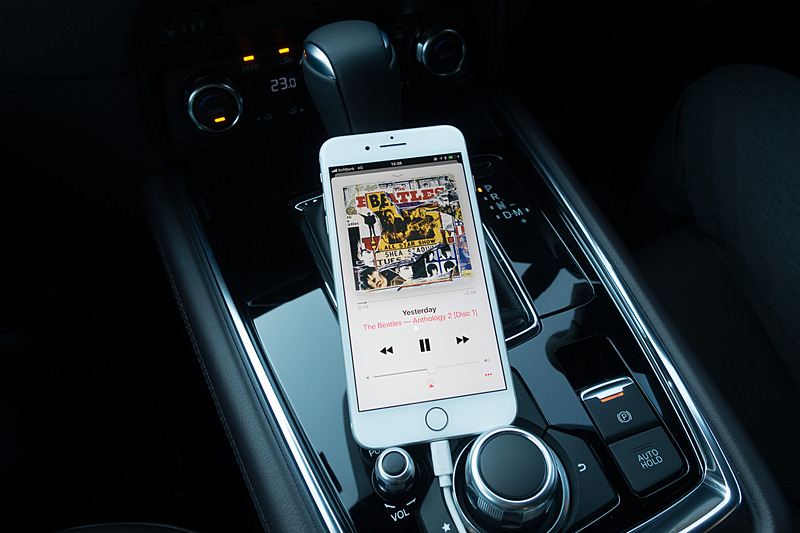 音質などのチェックは自分のiPhone内にある曲で。基本チェックはAnthology 2のYesterdayで