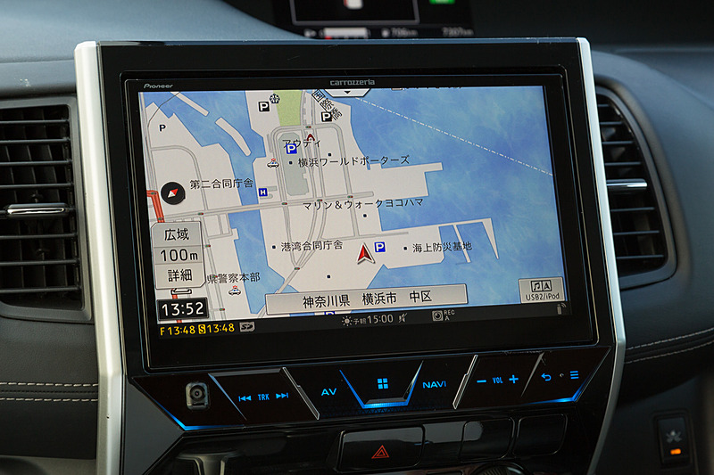 10V型ディスプレイを搭載する日産「セレナ」の専用モデル「AVIC-CE901SE-M」