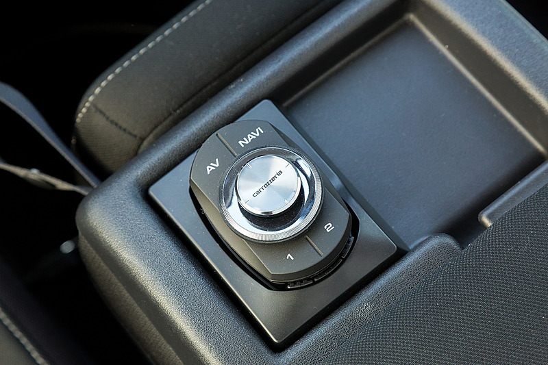 Bluetooth接続のスマートコマンダーは標準装備