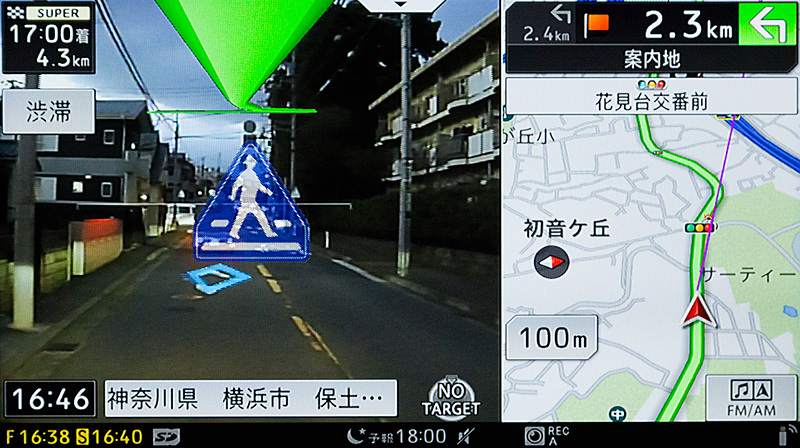 道路上のマークを認識して横断歩道を教えてくれる機能も。かなり視界のわるい時でも認識されるので、見落としを防ぐことができる