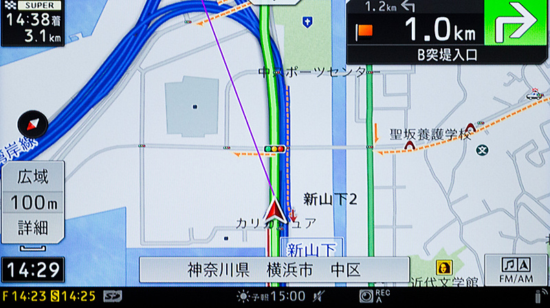 一般道での案内を無視して高速へ。本線合流直後にリルートがかかった