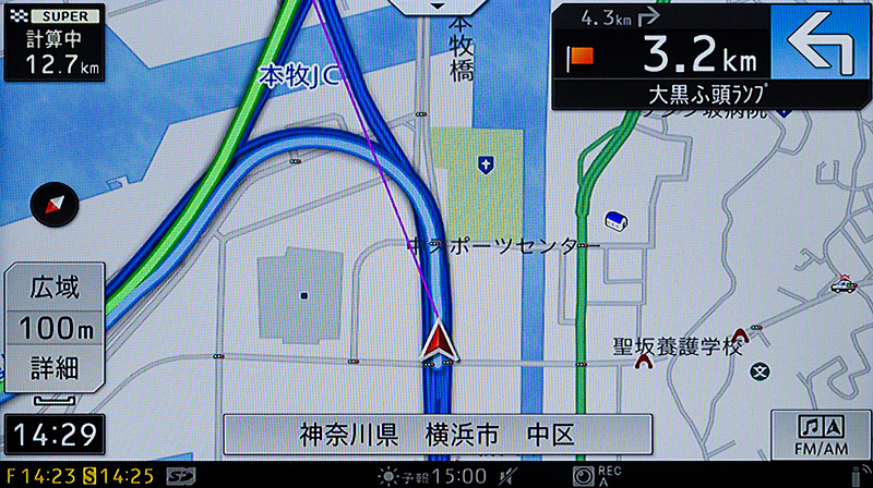 一般道での案内を無視して高速へ。本線合流直後にリルートがかかった