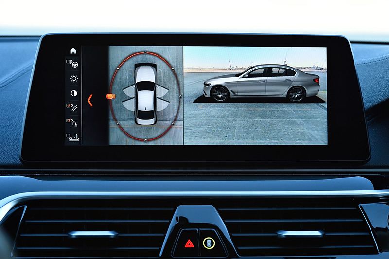 360度モニターも搭載されており、このように自車位置をぐるりと見渡すような表示も可能