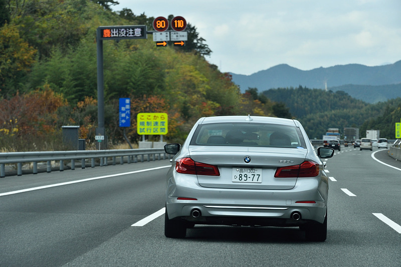 試行区間開始のポイントは、黄色い看板で明確に表示されている