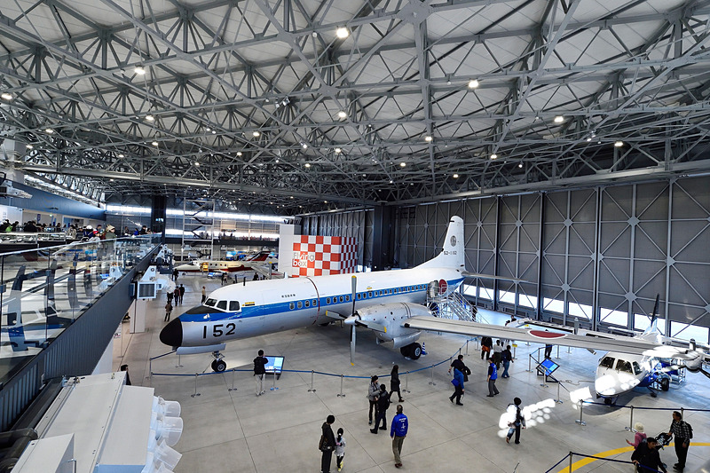 半年前まで現役で飛行していた「YS-11」