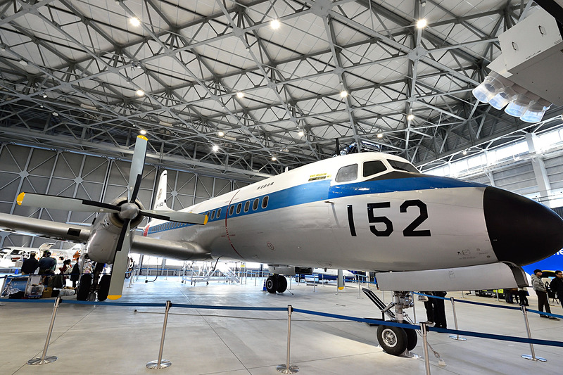 半年前まで現役で飛行していた「YS-11」