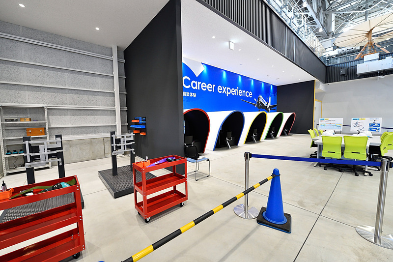 飛行機が飛ぶ仕組みを学んだり、子供向けの職業体験ができたりする