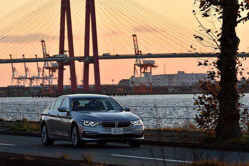 夕暮れの海へ530e iPerformanceでドライブ