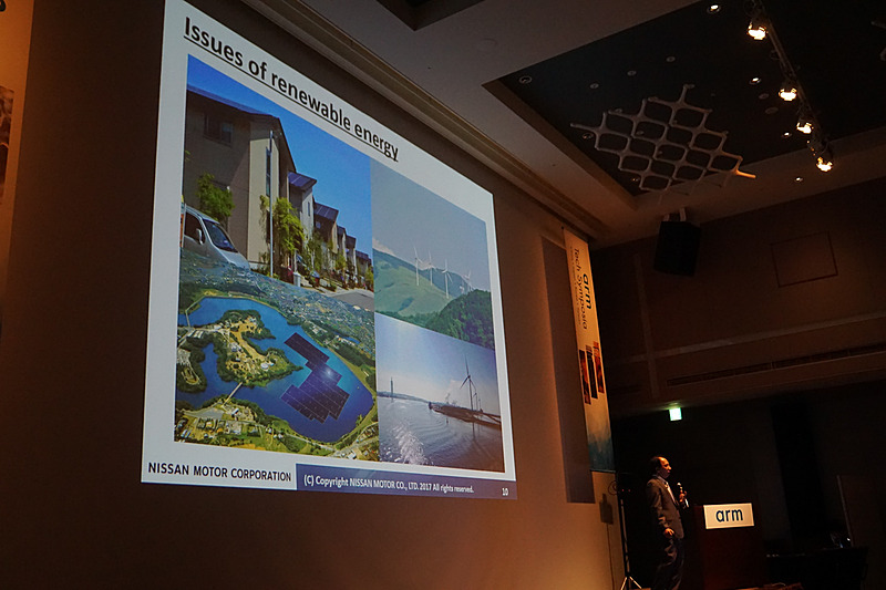 ソーラー発電にかかるコストが低下してきていることを示すグラフ