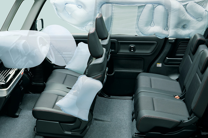 「フロントシートSRSサイドエアバッグ」を全車標準装備。なお、スペーシア カスタムの「HYBRID XSターボ」には「SRSカーテンエアバッグ」も標準装備される