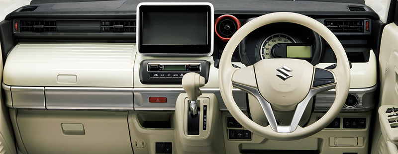 スペーシアでは、ベージュとブラックの2種類からインテリアカラーを選択できる