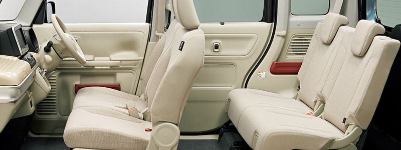 スペーシアでは、ベージュとブラックの2種類からインテリアカラーを選択できる