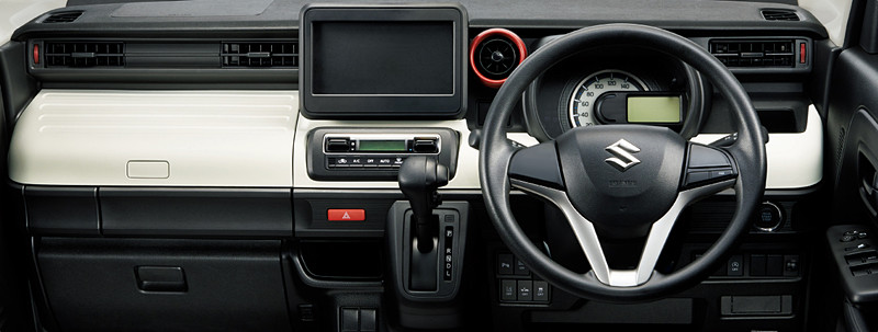 スペーシアでは、ベージュとブラックの2種類からインテリアカラーを選択できる