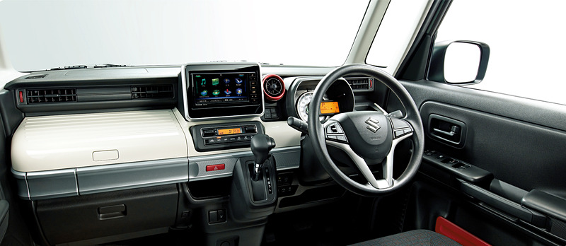 赤のアクセントカラーを各所に配色