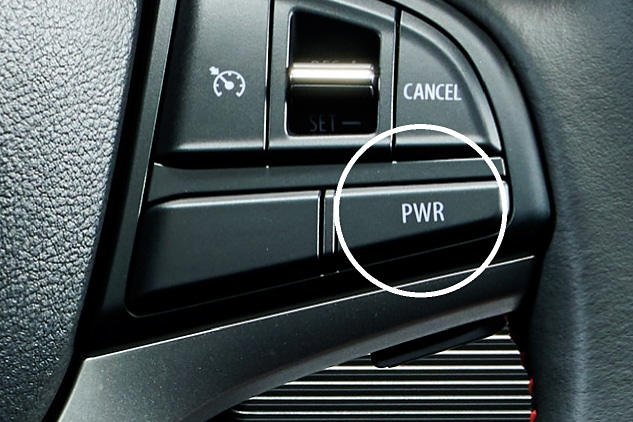 全車でエンジンとCVTの制御変更とともに、モーターアシストをトルクアップさせて加速を行なう「パワーモード」のスイッチをステアリングに設定