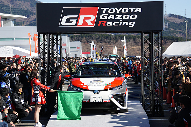 パドックエリアではラリー車両のデモ走行が観客の間近で披露されラリーの雰囲気を感じられた
