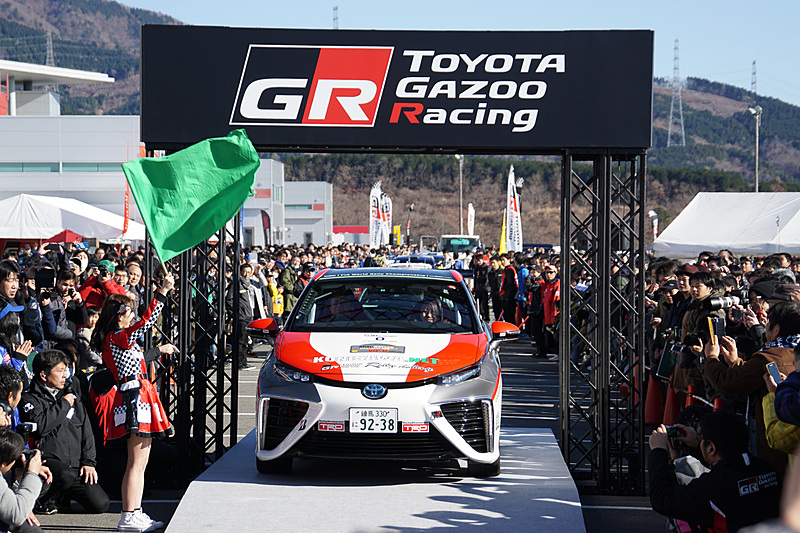 パドックエリアではラリー車両のデモ走行が観客の間近で披露されラリーの雰囲気を感じられた