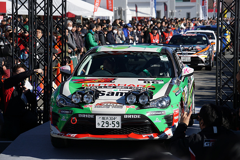 パドックエリアではラリー車両のデモ走行が観客の間近で披露されラリーの雰囲気を感じられた