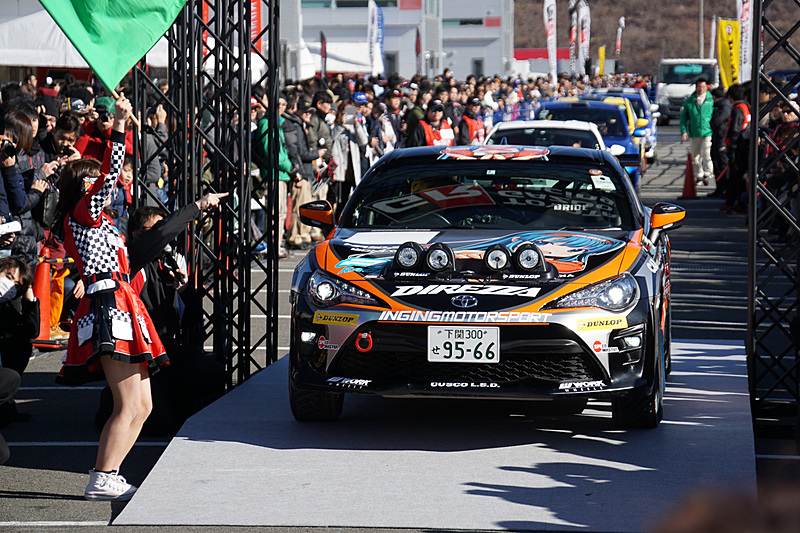 パドックエリアではラリー車両のデモ走行が観客の間近で披露されラリーの雰囲気を感じられた