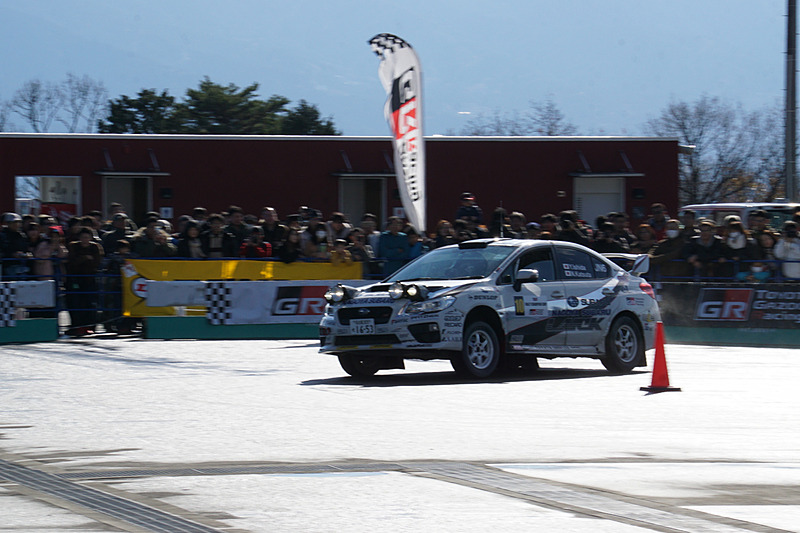 全日本ラリー選手権JN6クラスの2017年チャンピオンの勝田範彦選手（ラックSTI 名古屋スバル DL WRX）