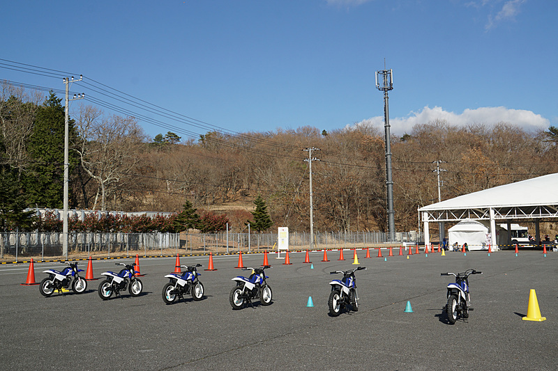 スバルや2輪メーカーのヤマハ発動機もメーカーの垣根を超えてブースを出展