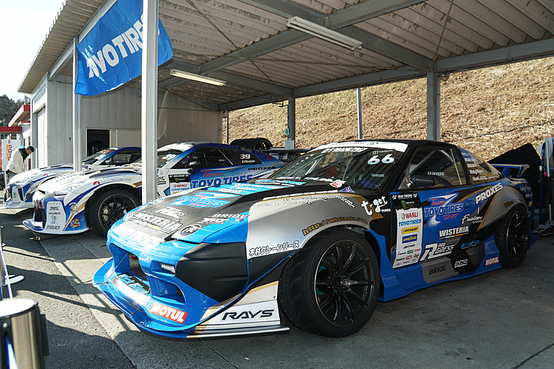 ドリフトコースではドリフト車両の同乗体験イベント