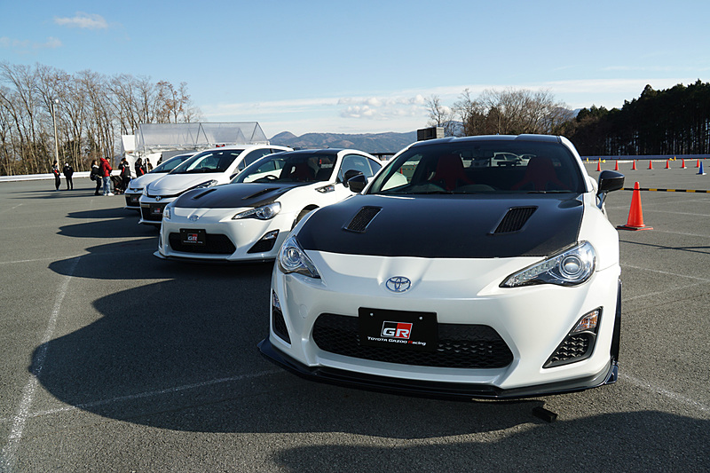 P7駐車場にはトヨタのスポーツカーシリーズ「GR」モデルの比較試乗コーナー