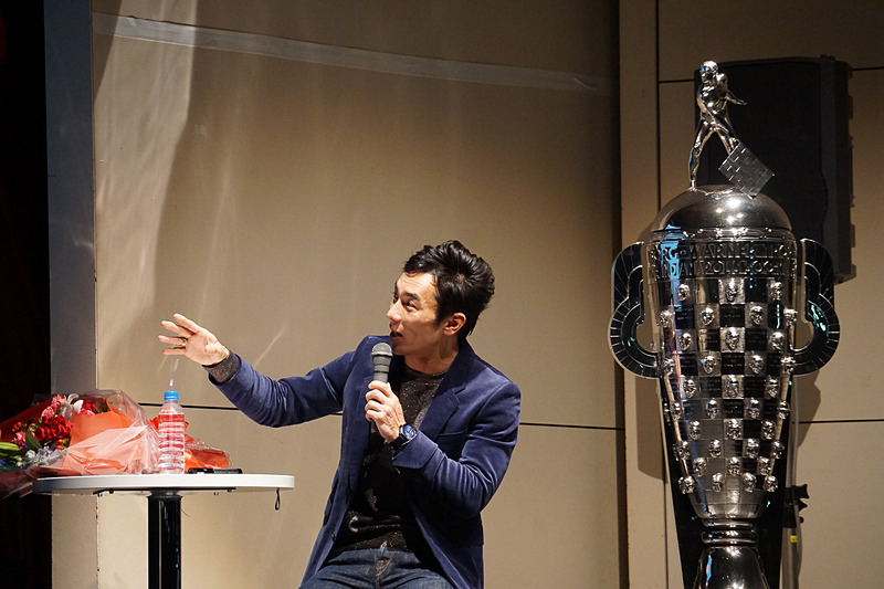 ボルグワーナートロフィを前に